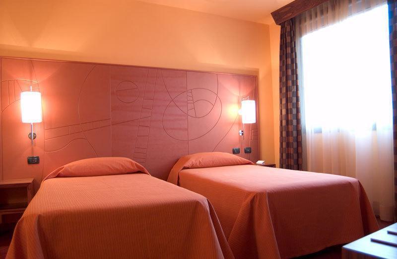 B&B Hotel Сассуоло Экстерьер фото